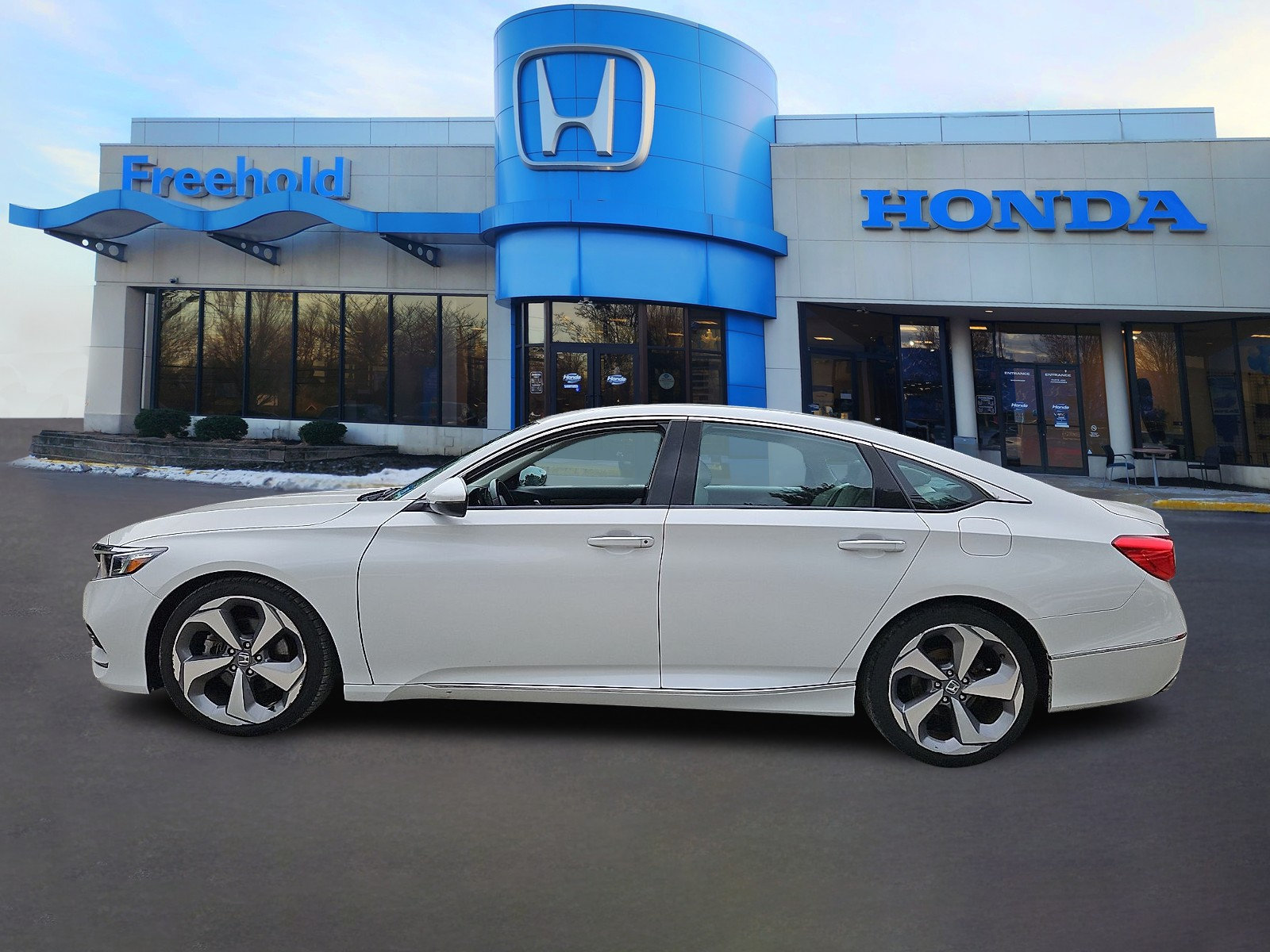 Used 2018 Honda Accord Touring image 4