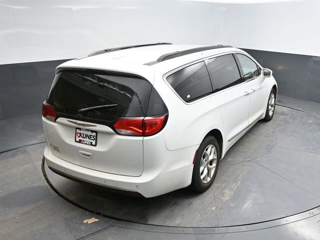 Used 2017 Chrysler Pacifica Touring-L w/ Tire & Wheel Group image 37