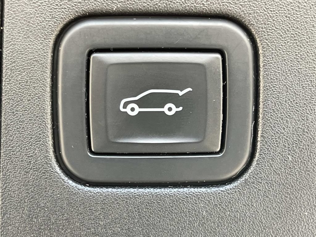 Used 2021 Cadillac XT5 Sportv w/ LPO, Floor Liner Package AWD/4WD image 23