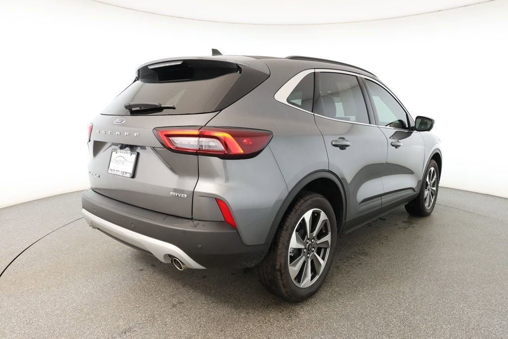 Used 2024 Ford Escape Platinum image 4