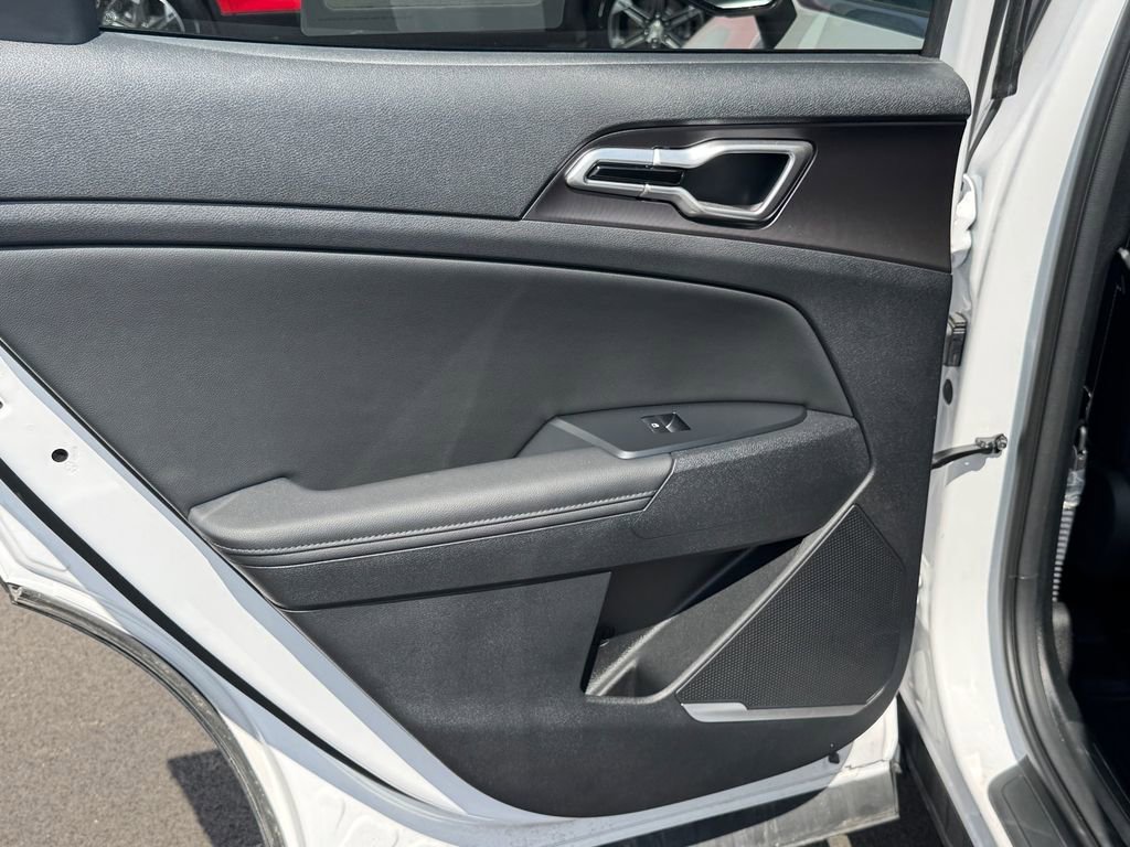 Used 2026 Kia Sportage EX image 16