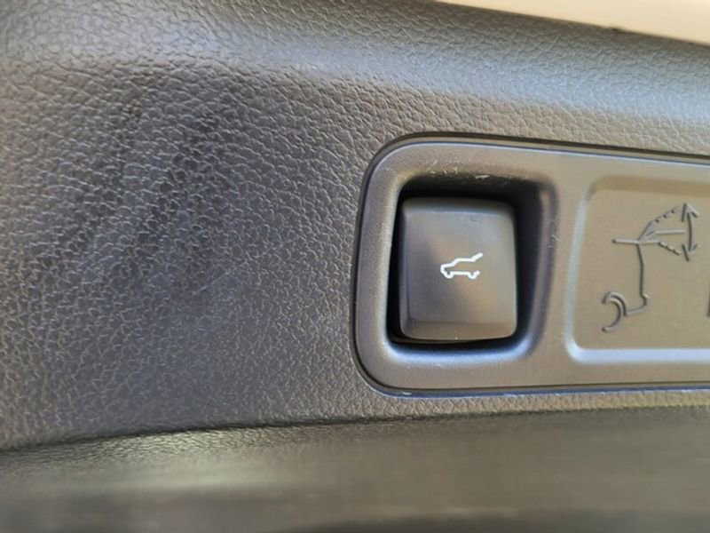 Used 2024 Ford Expedition XLT image 14