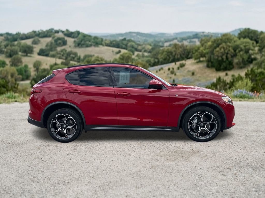 Used 2023 Alfa Romeo Stelvio Ti AWD/4WD image 11