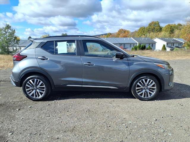 Used 2024 Nissan Kicks SR image 2