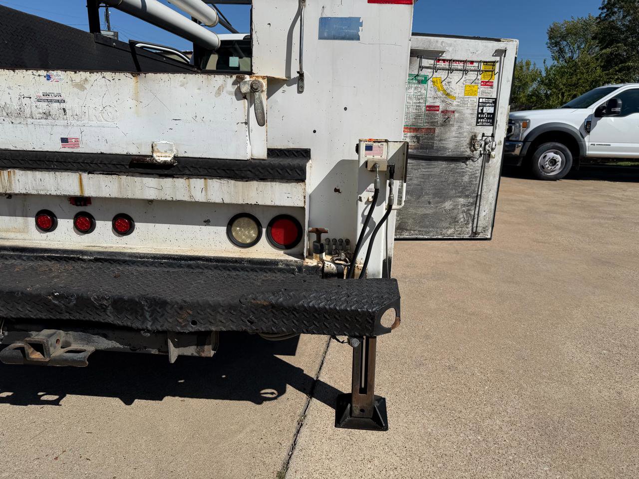 Used 2017 Ford F550 2WD Regular Cab Super Duty image 42