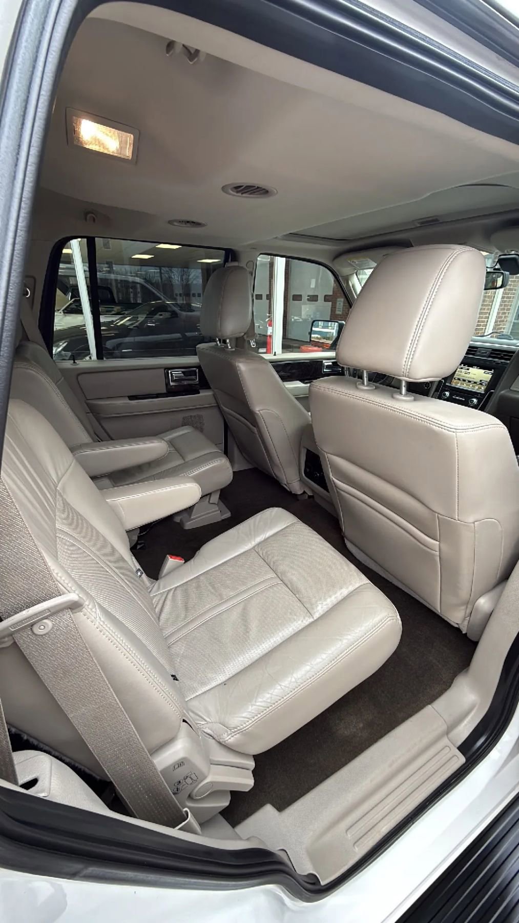 Used 2016 Lincoln Navigator Select image 40
