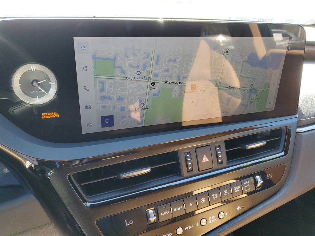 Used 2024 Lexus ES 300h w/ Premium Package image 27