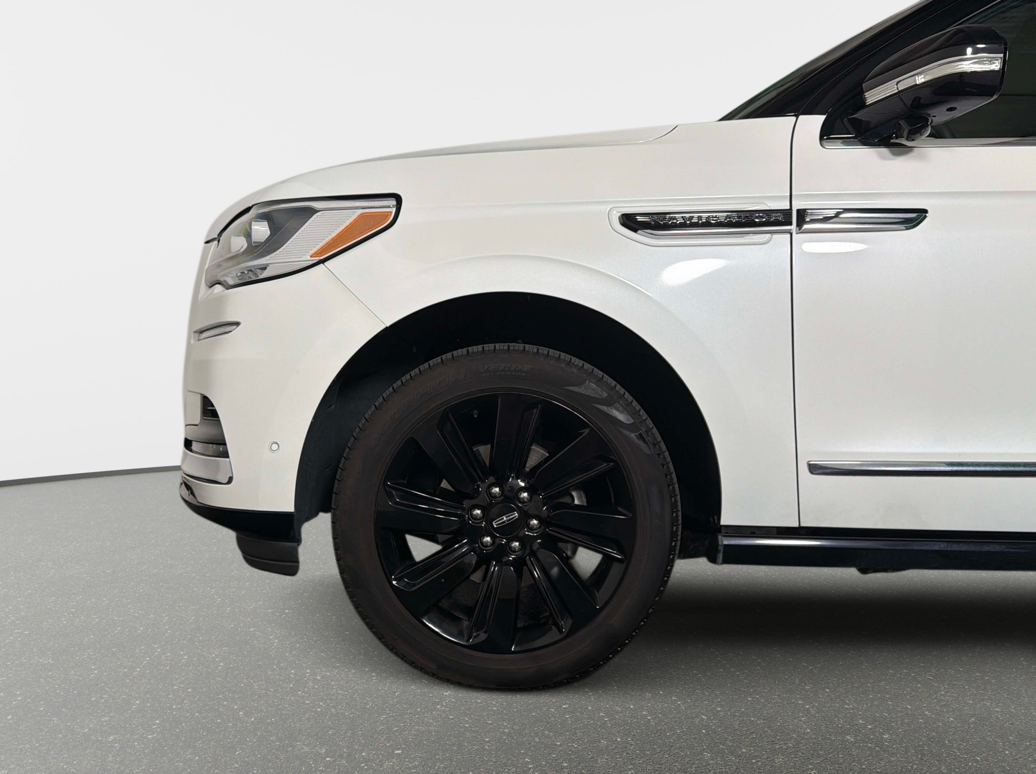 Used 2024 Lincoln Navigator L Black Label AWD/4WD image 15