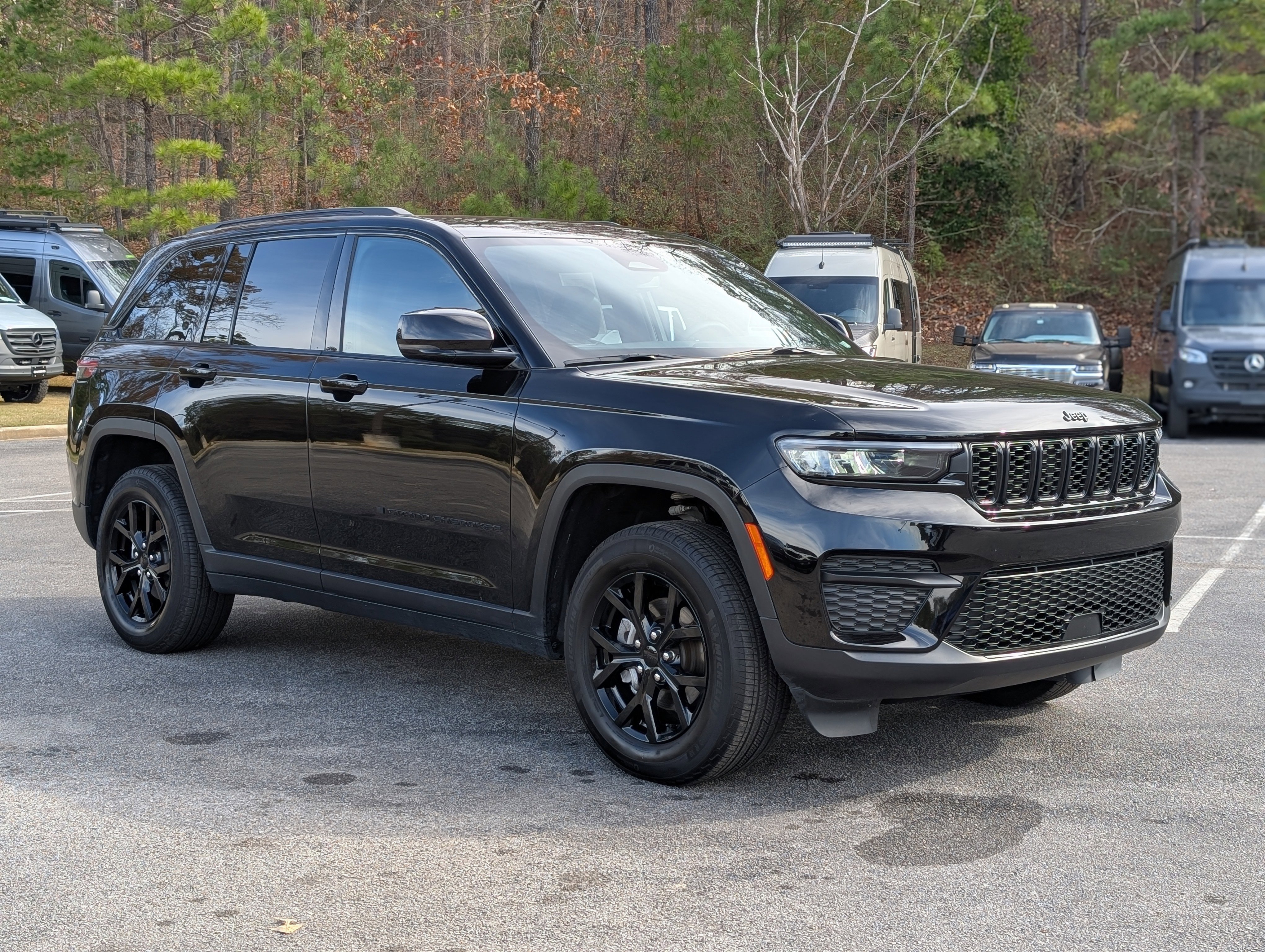 Used 2024 Jeep Grand Cherokee Altitude image 11