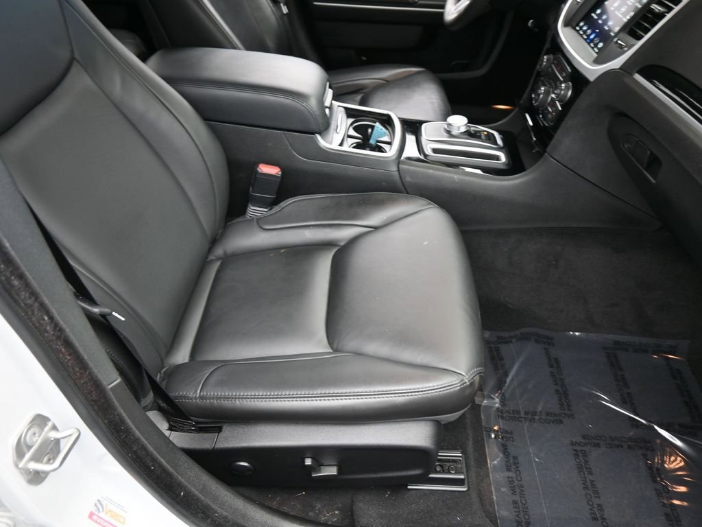 Used 2023 Chrysler 300 Touring L image 34