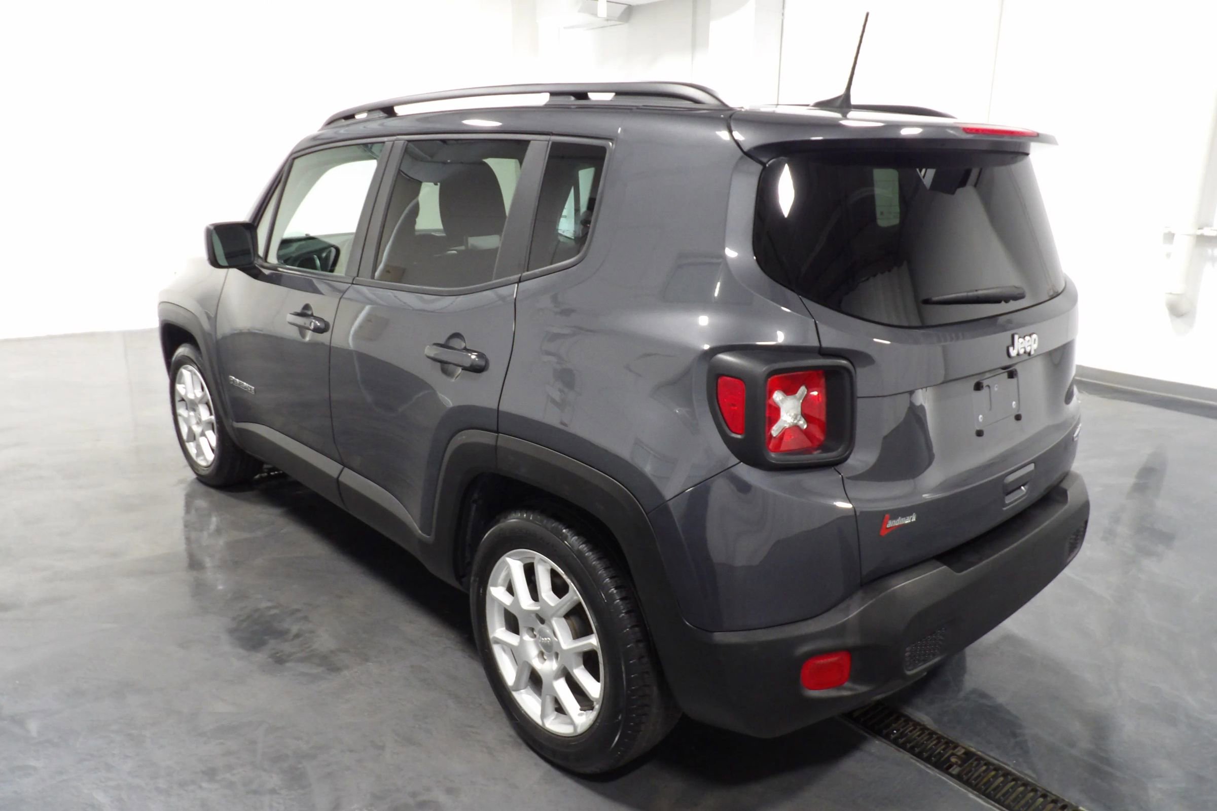 Used 2021 Jeep Renegade Latitude FWD image 6