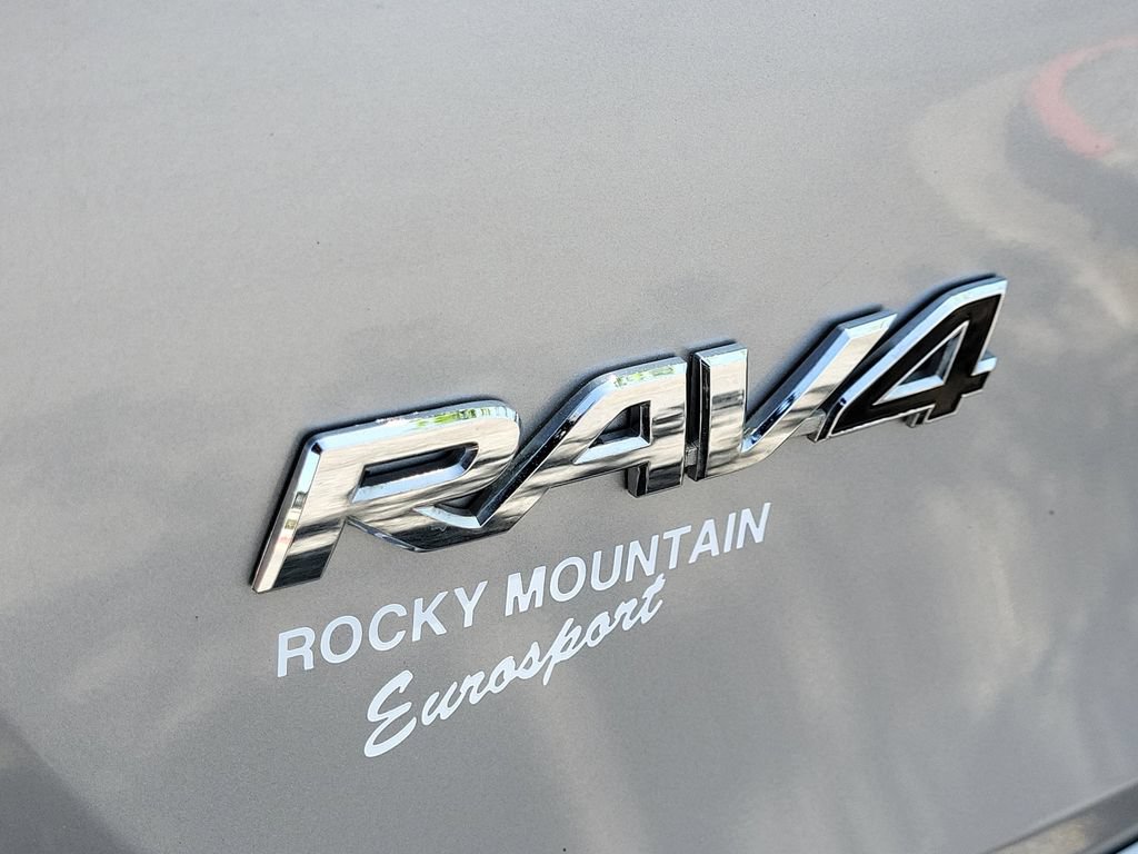 Used 2018 Toyota RAV4 LE w/ All Weather Liner Package AWD/4WD image 17