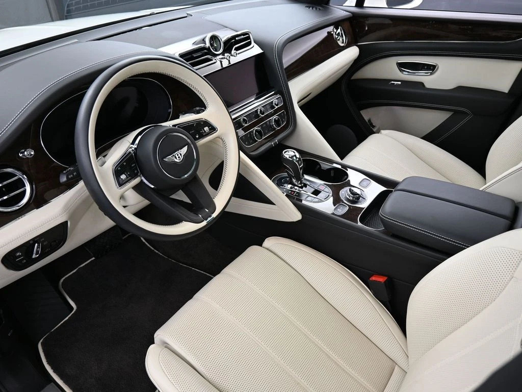 Certified 2023 Bentley Bentayga Plug-In Hybrid AWD/4WD image 4