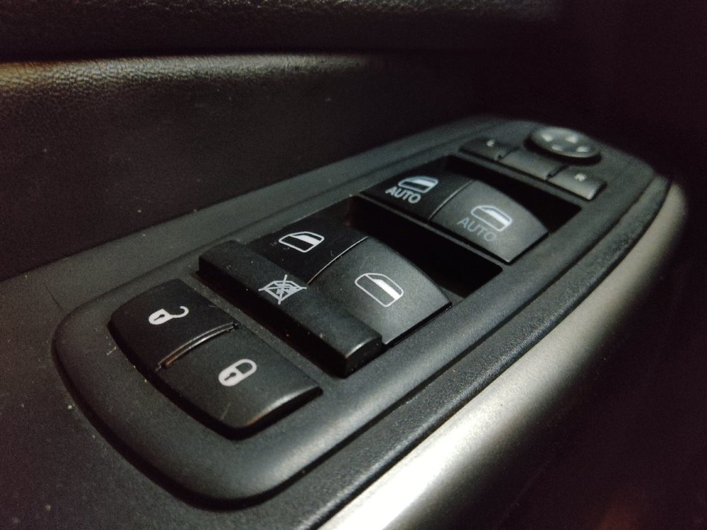 Used 2019 Jeep Cherokee Latitude Plus w/ Cold Weather Group AWD/4WD image 27