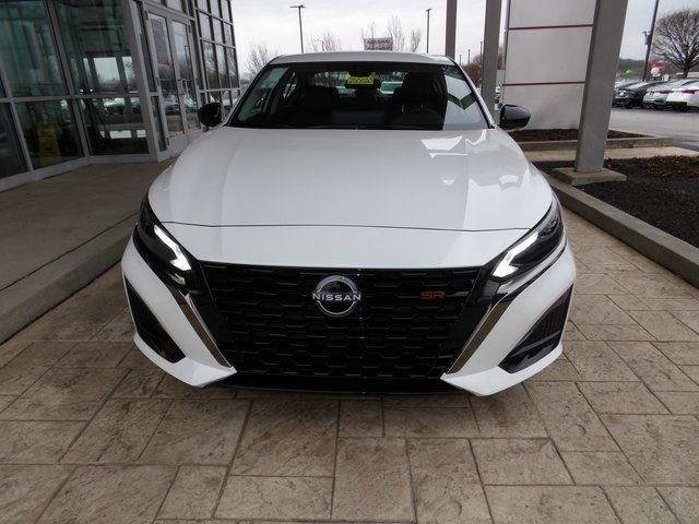 Used 2025 Nissan Altima 2.5 SR w/ SR Premium Package FWD image 2