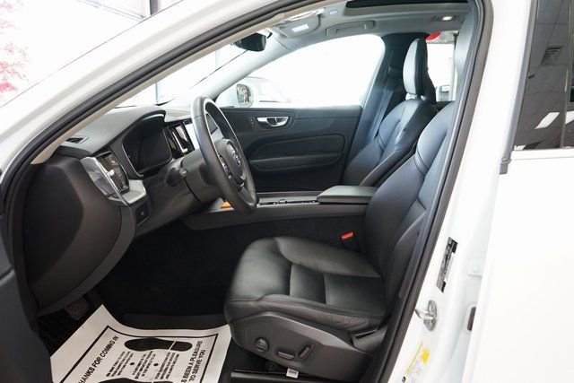 Used 2023 Volvo XC60 B5 Core image 29