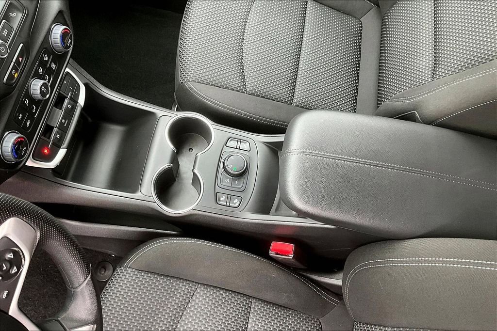 Used 2024 GMC Terrain SLE w/ Driver Convenience Package image 16