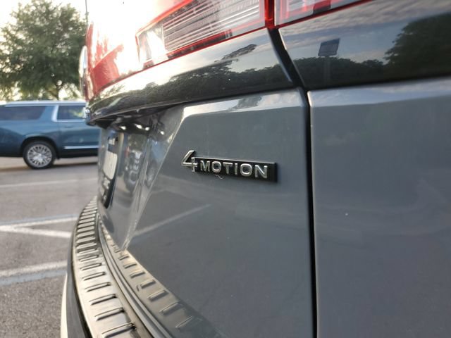 Used 2024 Volkswagen Atlas Peak Edition SE AWD/4WD image 9