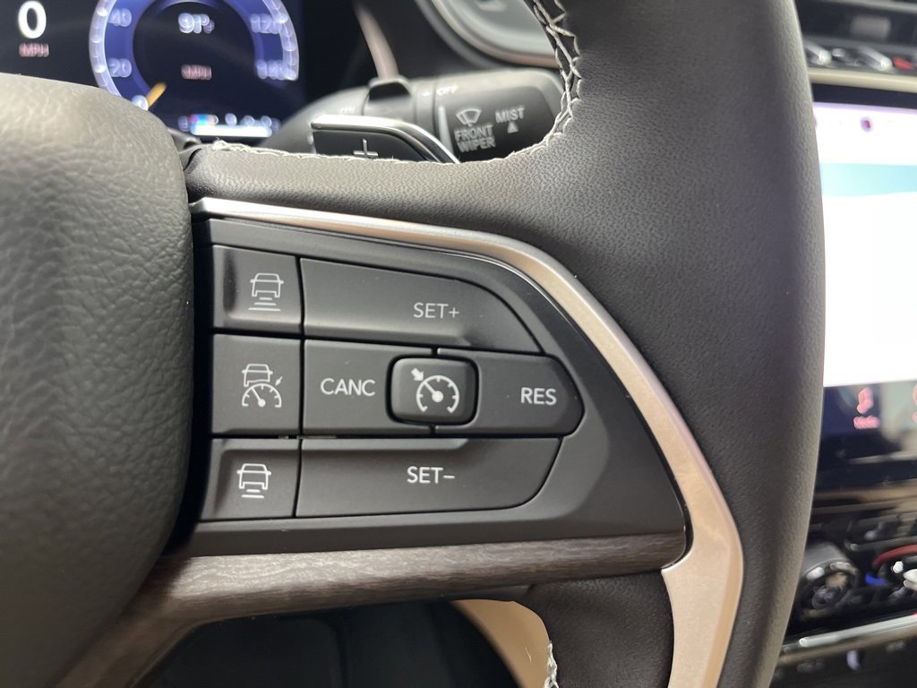 New 2025 Jeep Grand Cherokee Limited w/ Luxury Tech Group II image 18