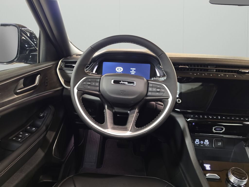 New 2026 Jeep Grand Cherokee L Limited w/ Limited Altitude Package AWD/4WD image 18