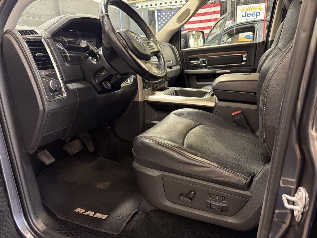 Used 2017 RAM 1500 Laramie w/ Convenience Group AWD/4WD image 4