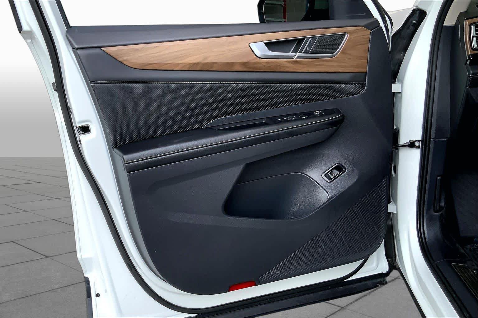 Used 2024 Volkswagen Atlas SE FWD image 22