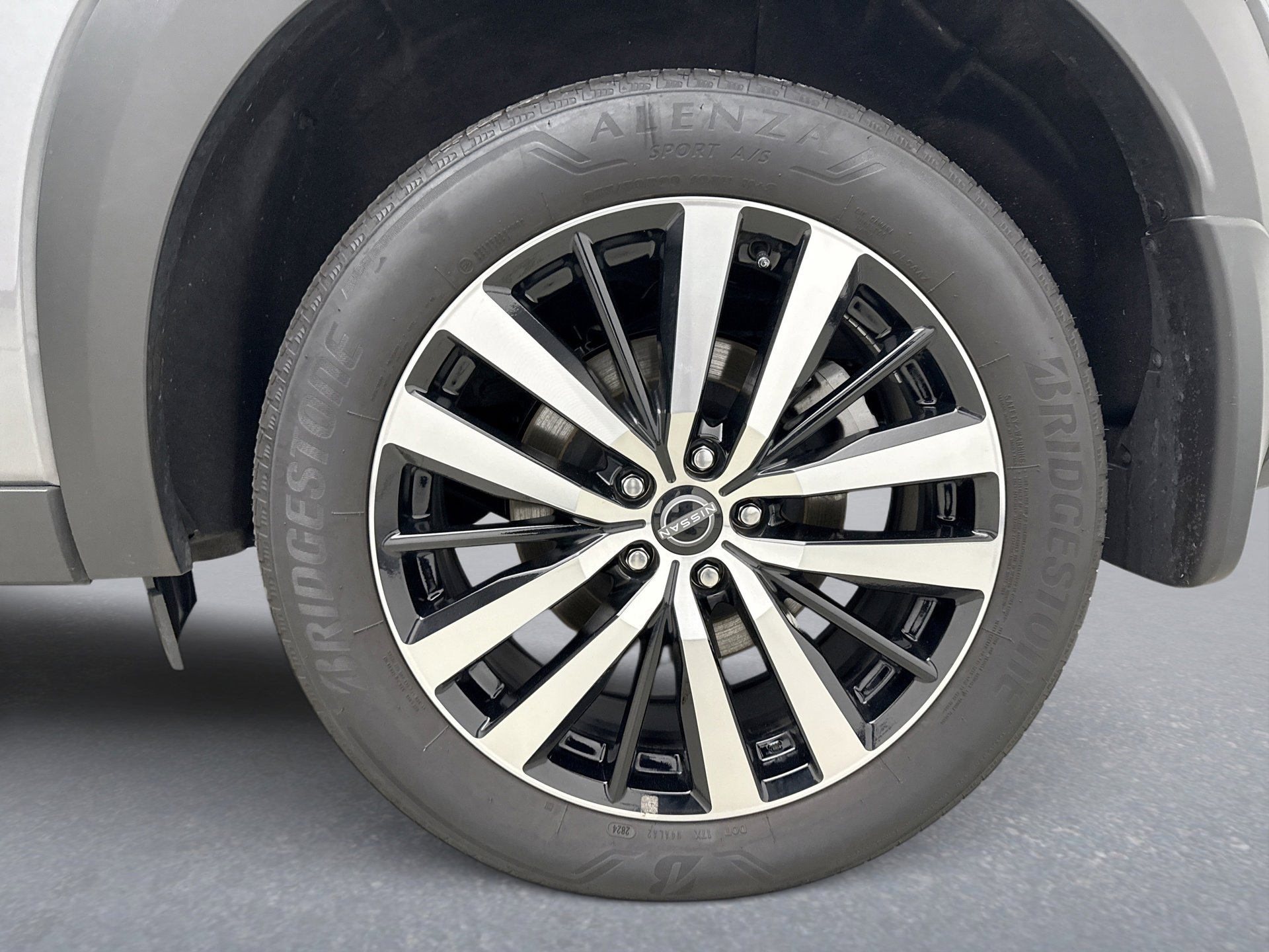 Used 2025 Nissan Pathfinder Platinum w/ Cargo Package image 23