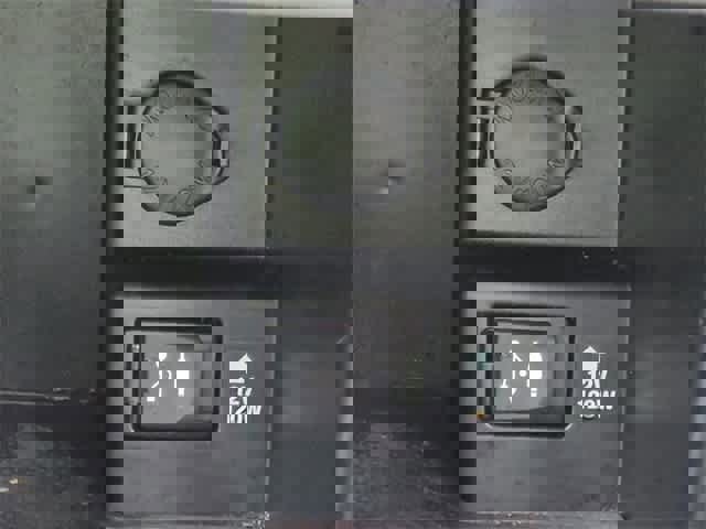 Used 2014 Toyota Camry L image 31