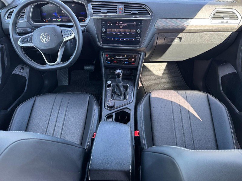 Used 2024 Volkswagen Tiguan SE image 12