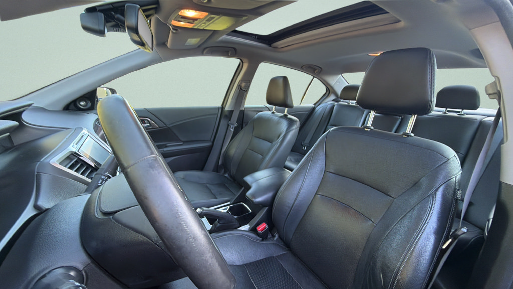 Used 2016 Honda Accord Touring image 28