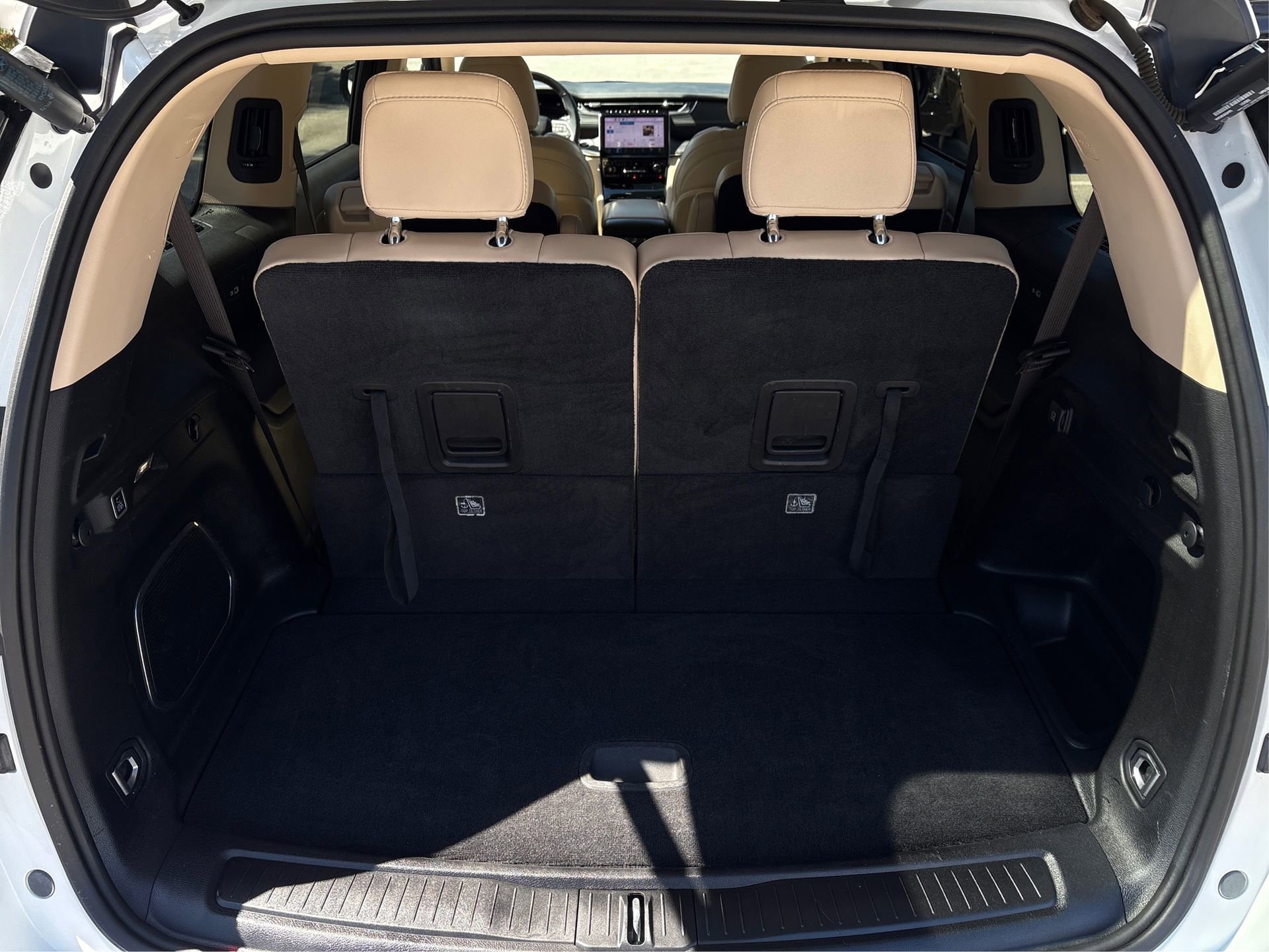 Used 2022 Jeep Grand Cherokee L Limited image 11