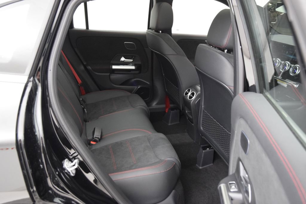 New 2026 Mercedes-Benz GLA 35 AMG 4MATIC image 18