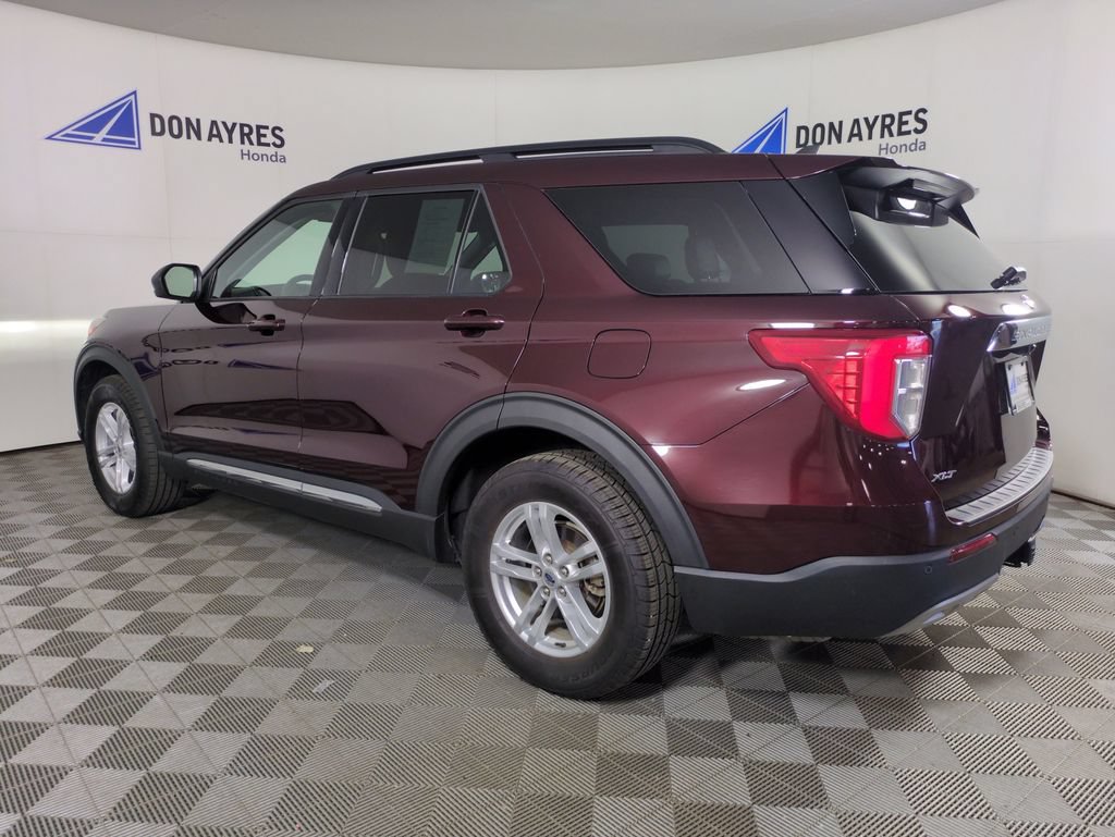 Used 2022 Ford Explorer XLT w/ Equipment Group 202A AWD/4WD image 3