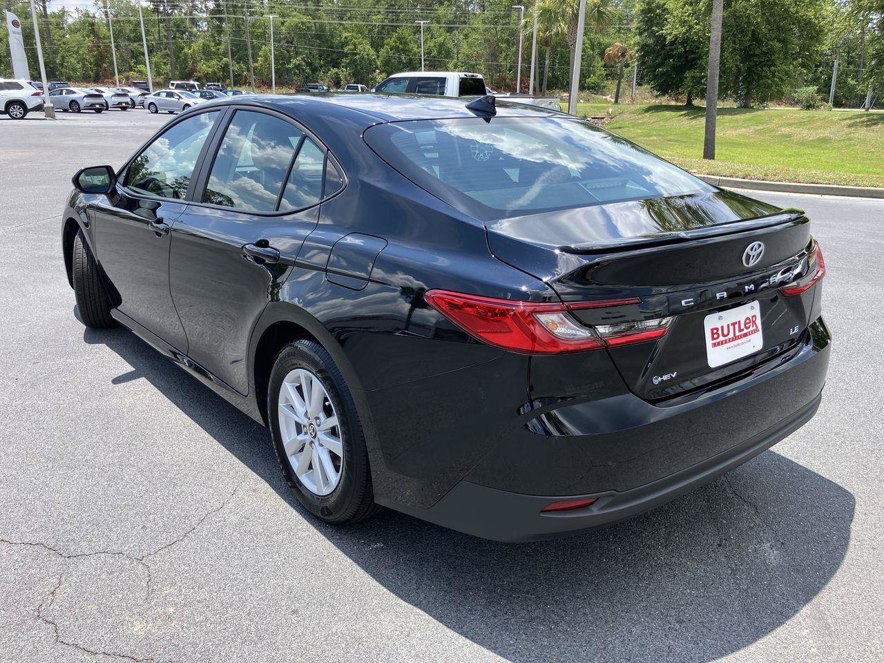 Used 2026 Toyota Camry LE w/ Convenience Package FWD image 3