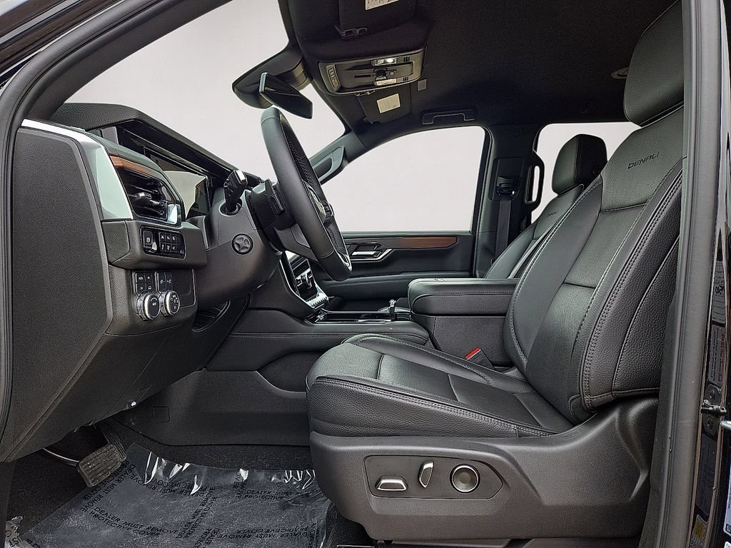 Used 2025 GMC Yukon XL Denali AWD/4WD image 26