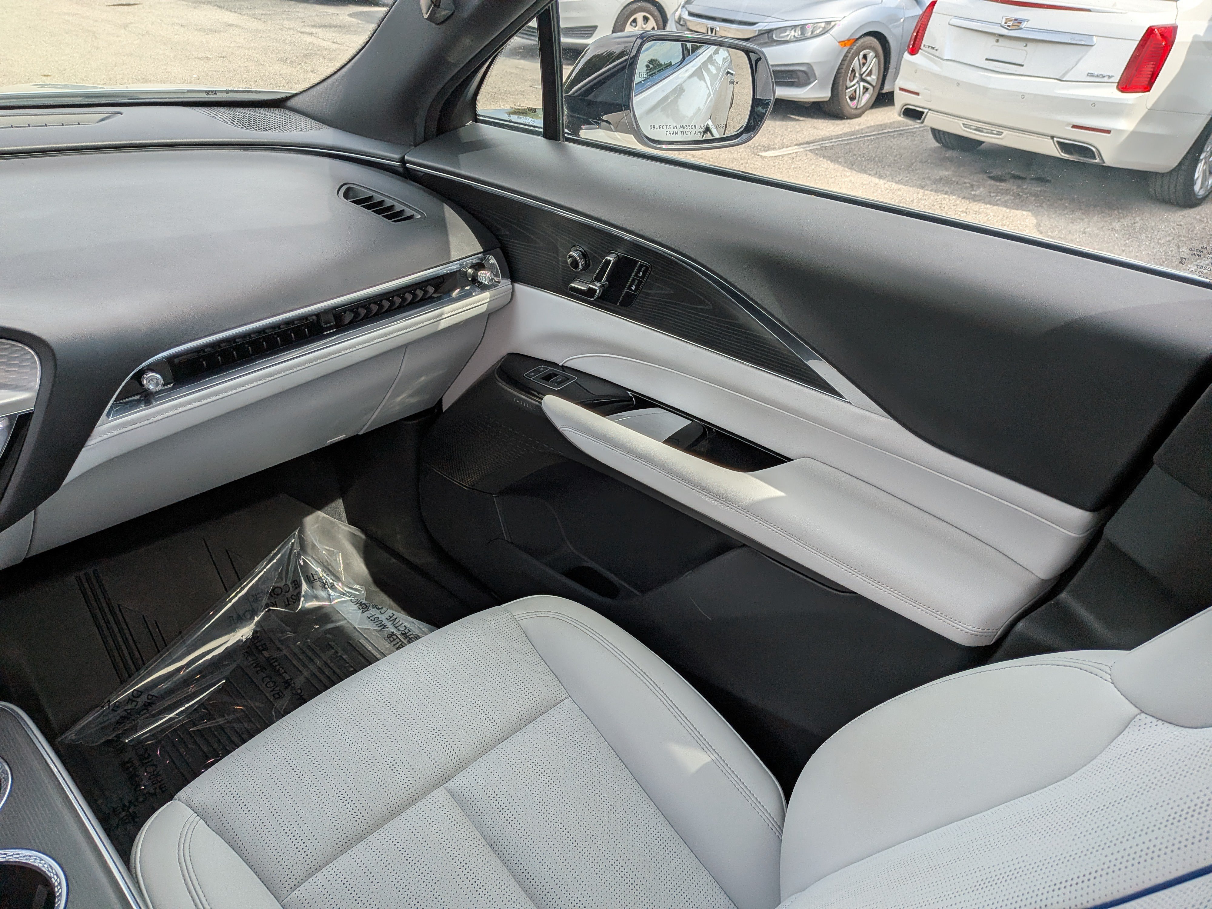 Used 2024 Cadillac Lyriq Sport w/ LPO, Floor Liner Package AWD/4WD image 19