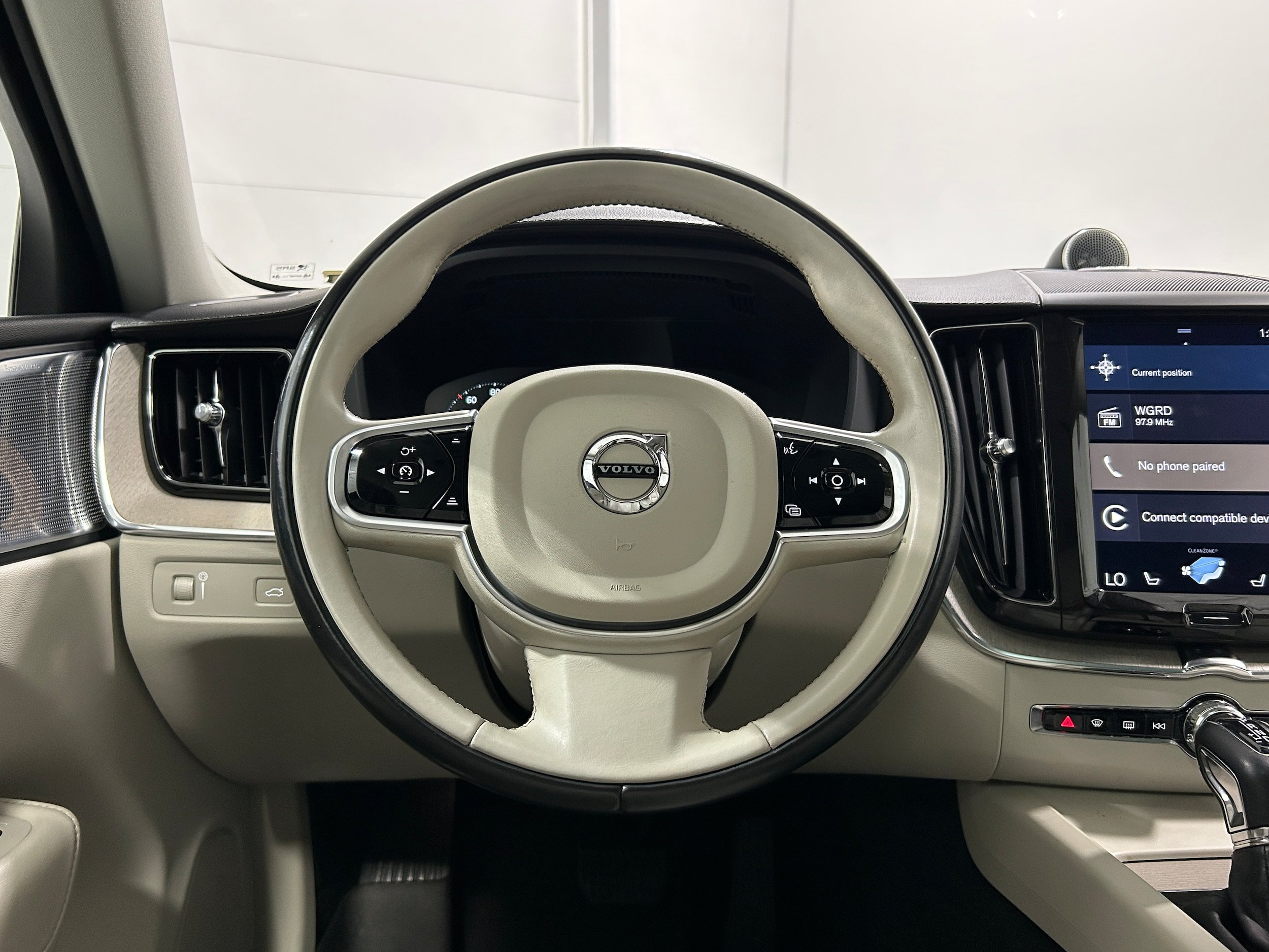 Used 2018 Volvo XC60 T6 Inscription w/ Luxury Seat Package AWD/4WD image 13