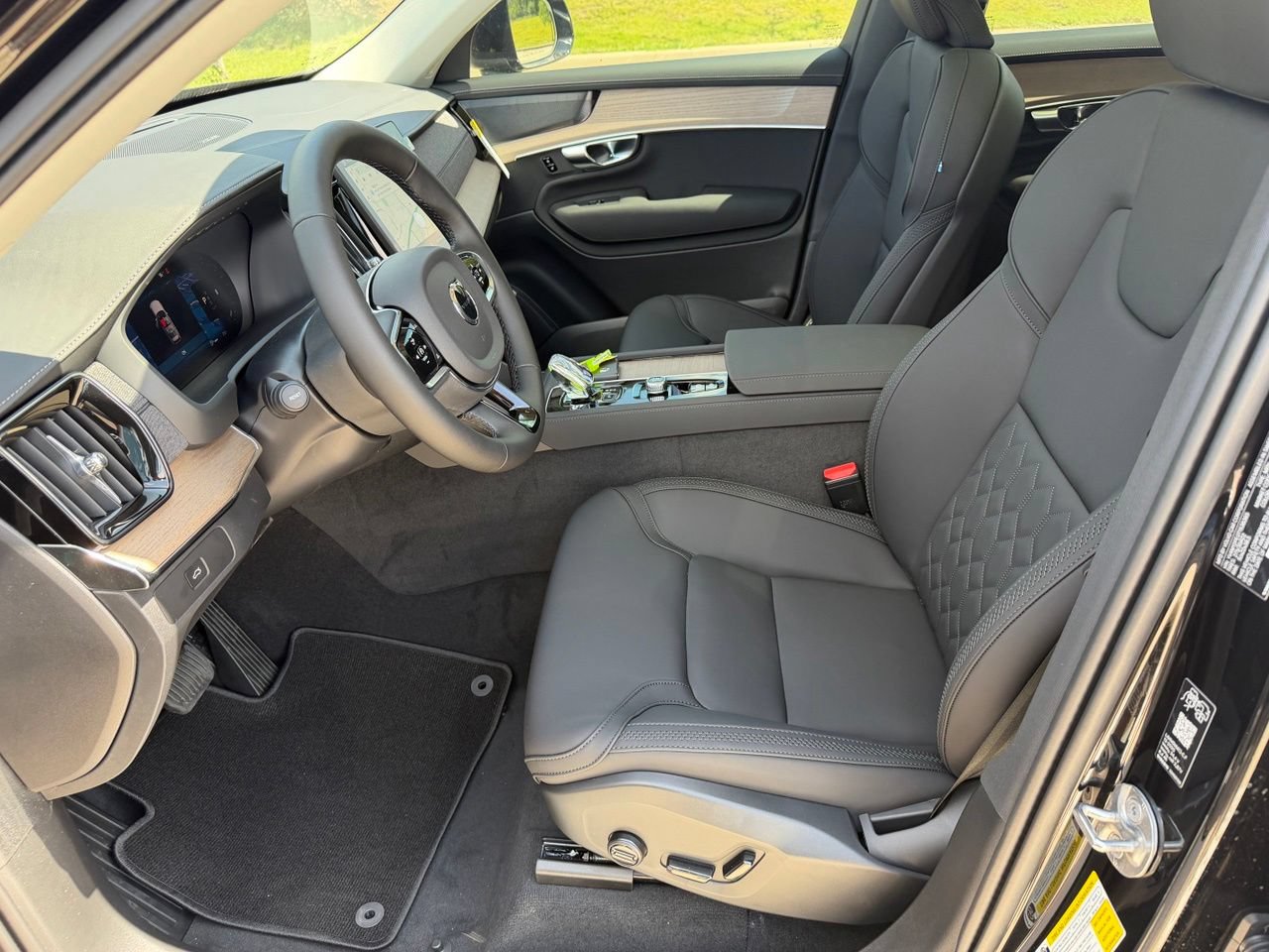 New 2026 Volvo XC90 B5 Plus w/ Protection Package Premier AWD/4WD image 17