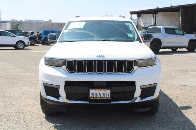 Used 2023 Jeep Grand Cherokee L Limited AWD/4WD image 2