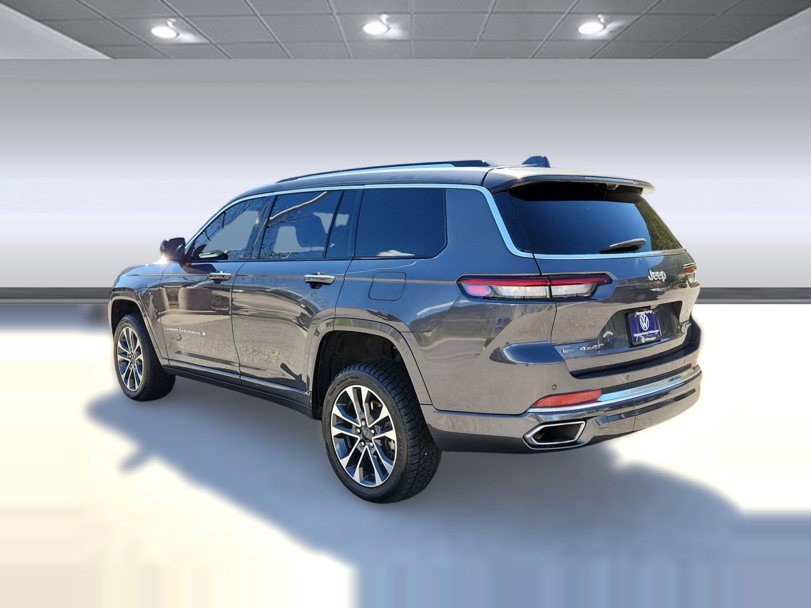 Used 2021 Jeep Grand Cherokee L Overland w/ Luxury Tech Group IV AWD/4WD image 3