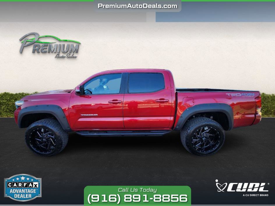 Used 2017 Toyota Tacoma TRD Off-Road image 2