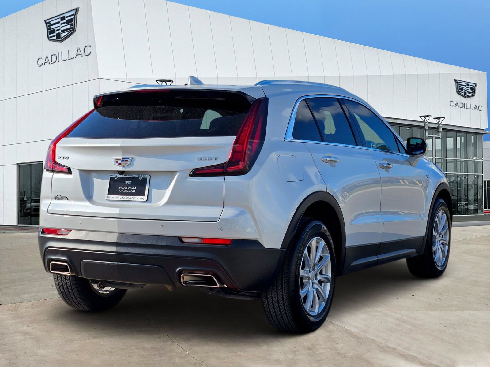 Certified 2023 Cadillac XT4 Luxury w/ Cold Weather Package FWD image 5