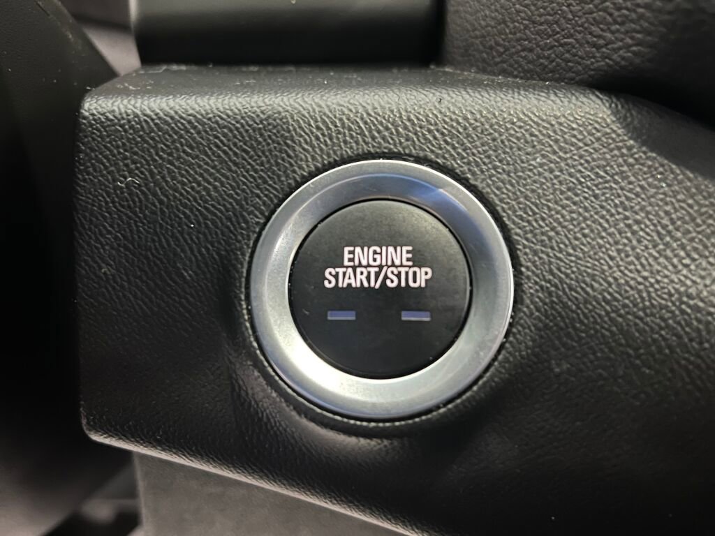 Used 2023 GMC Terrain SLE w/ Driver Convenience Package image 14