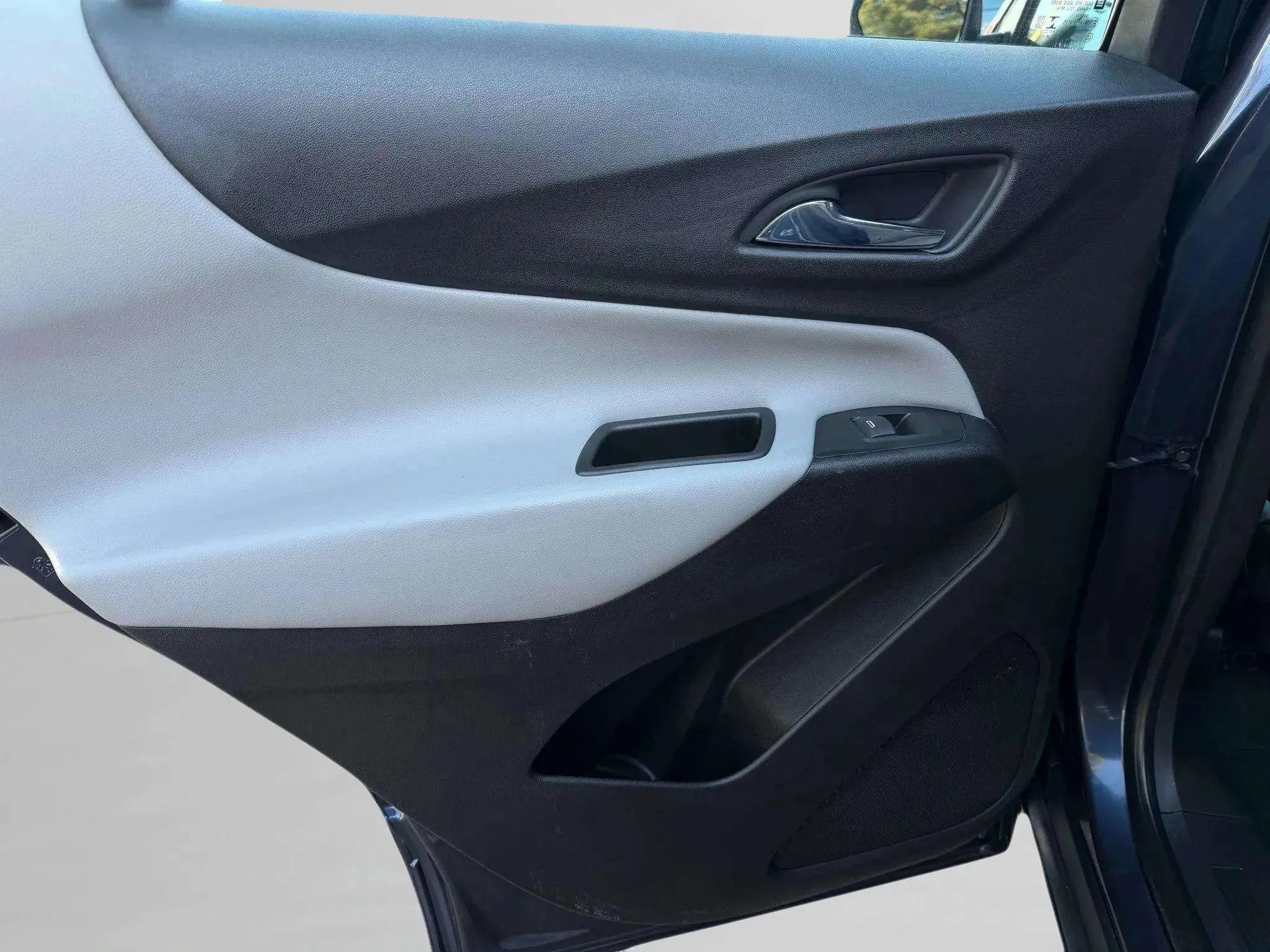 Used 2019 Chevrolet Equinox LS image 15