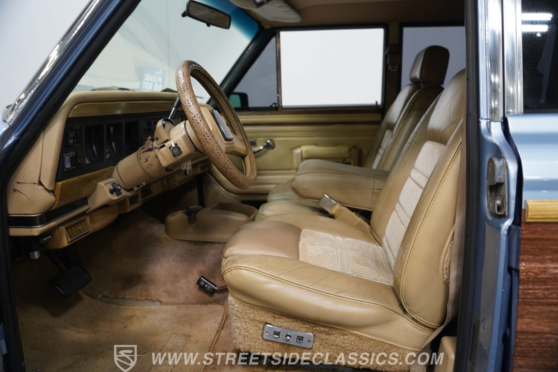 Used 1989 Jeep Grand Wagoneer AWD/4WD image 36