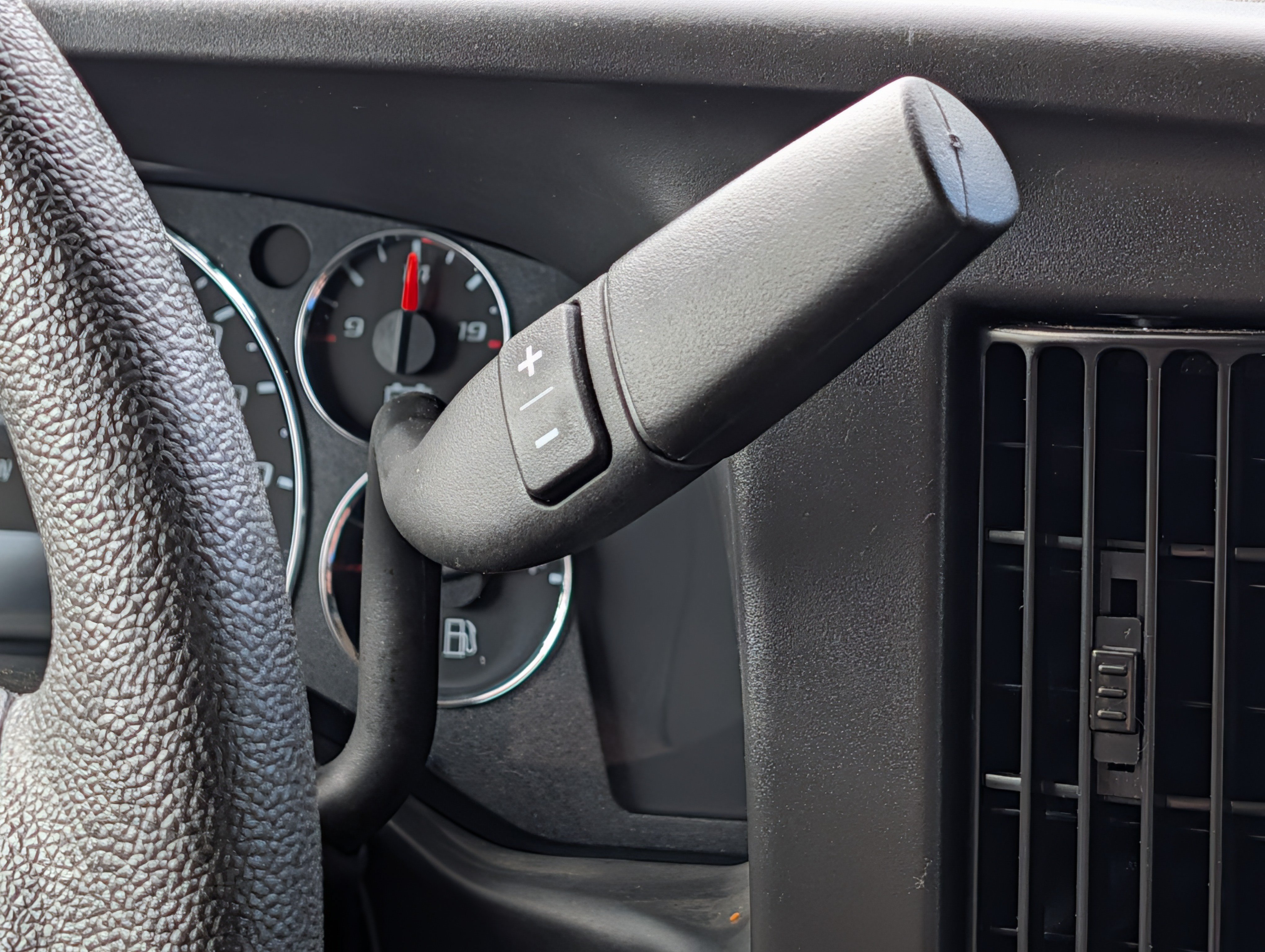 Certified 2025 GMC Savana 3500 LT w/ LT Preferred Equipment Group RWD image 21