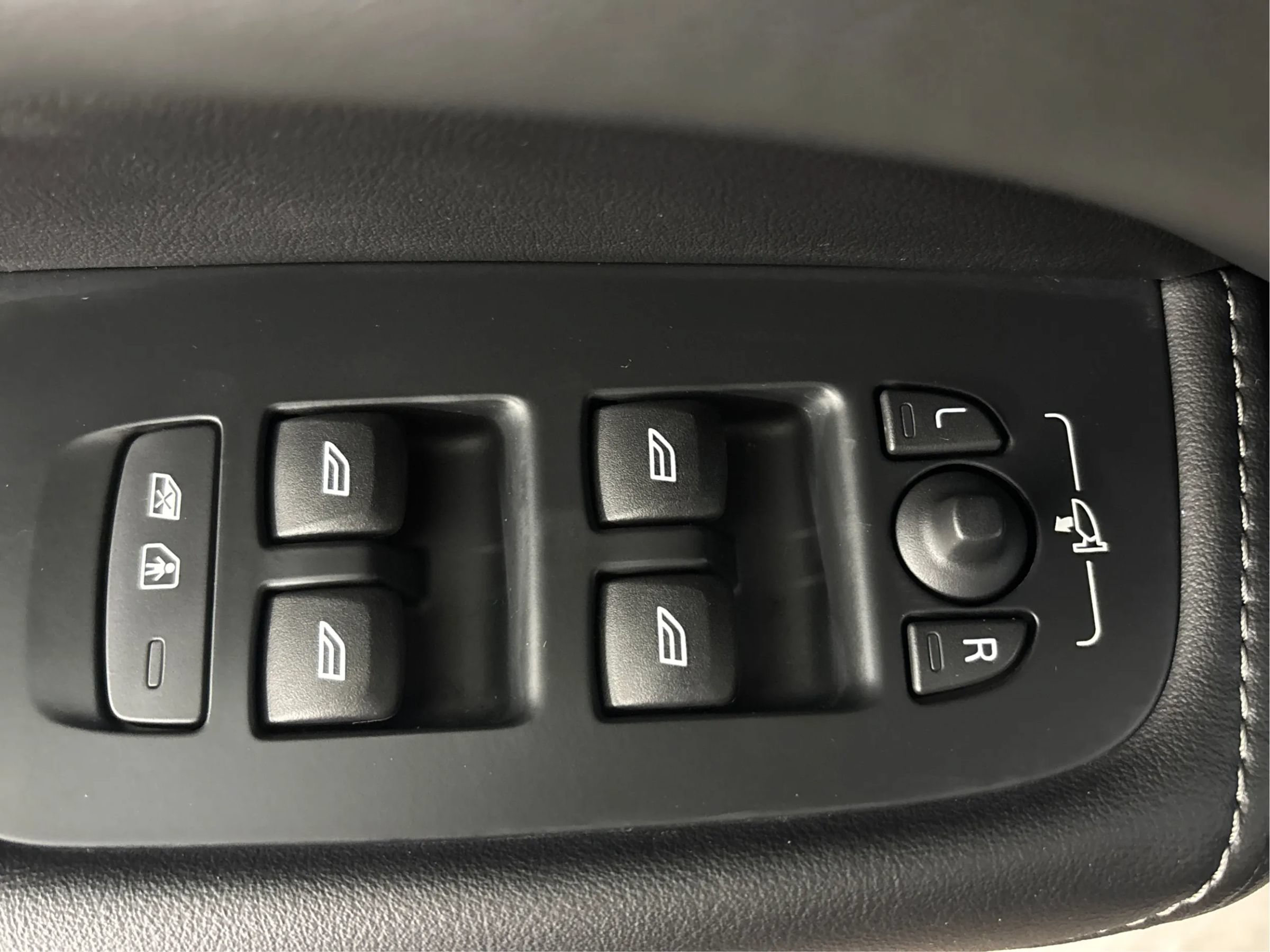 Used 2023 Volvo XC60 B5 Ultimate w/ Climate Package AWD/4WD image 41