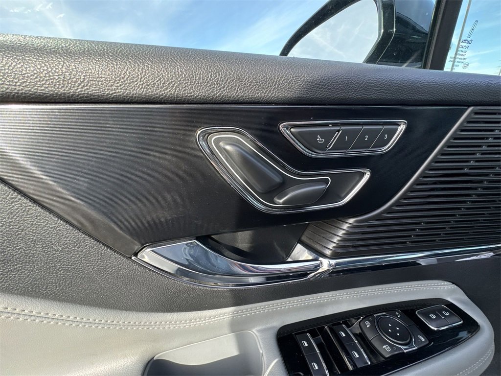 Used 2021 Lincoln Corsair AWD w/ Equipment Group 101A image 12