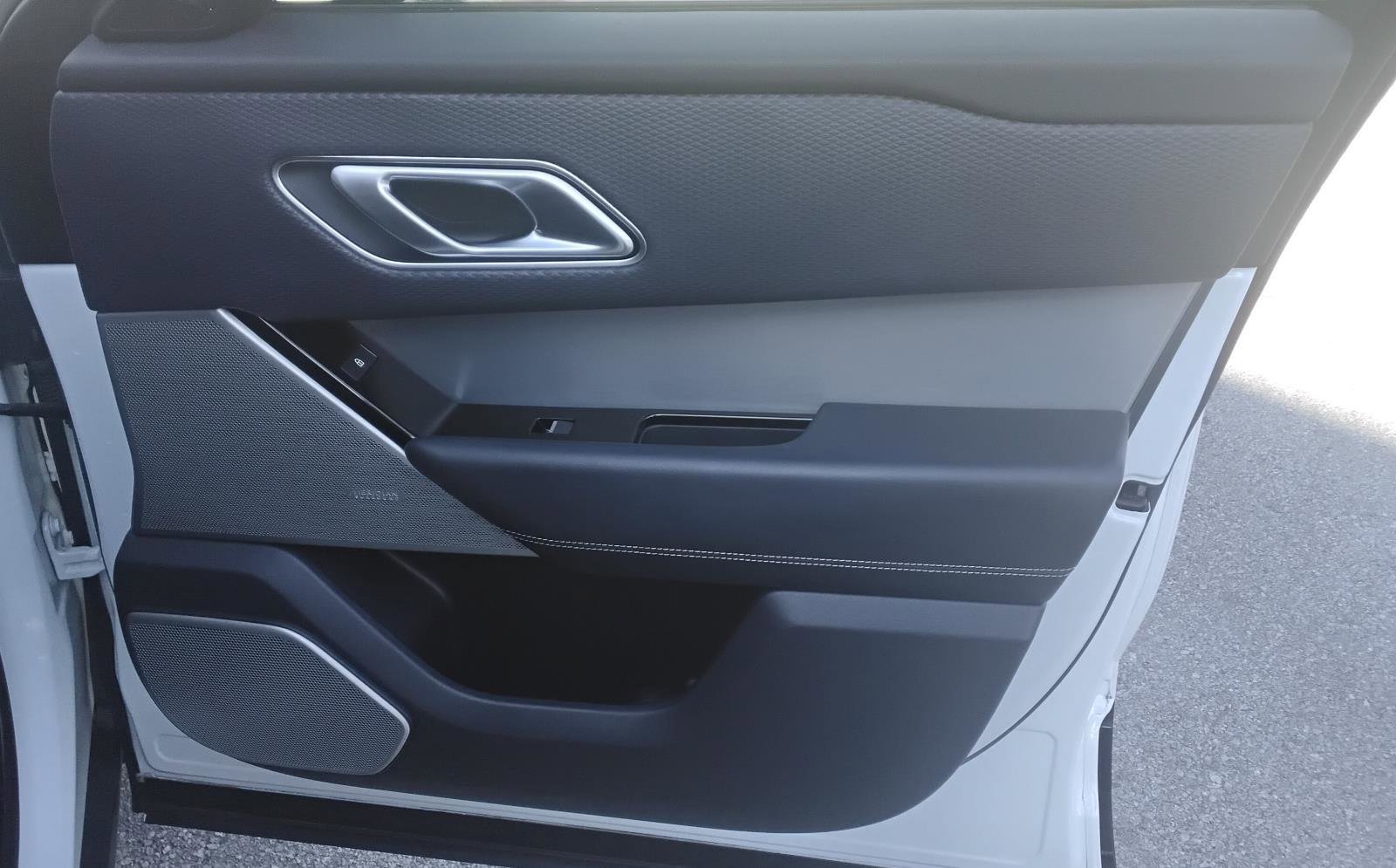 Used 2021 Land Rover Range Rover Velar R-Dynamic S image 25