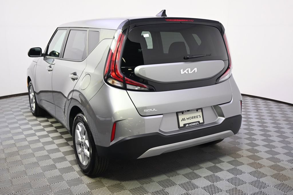 Used 2025 Kia Soul LX w/ LX Technology Package FWD image 4